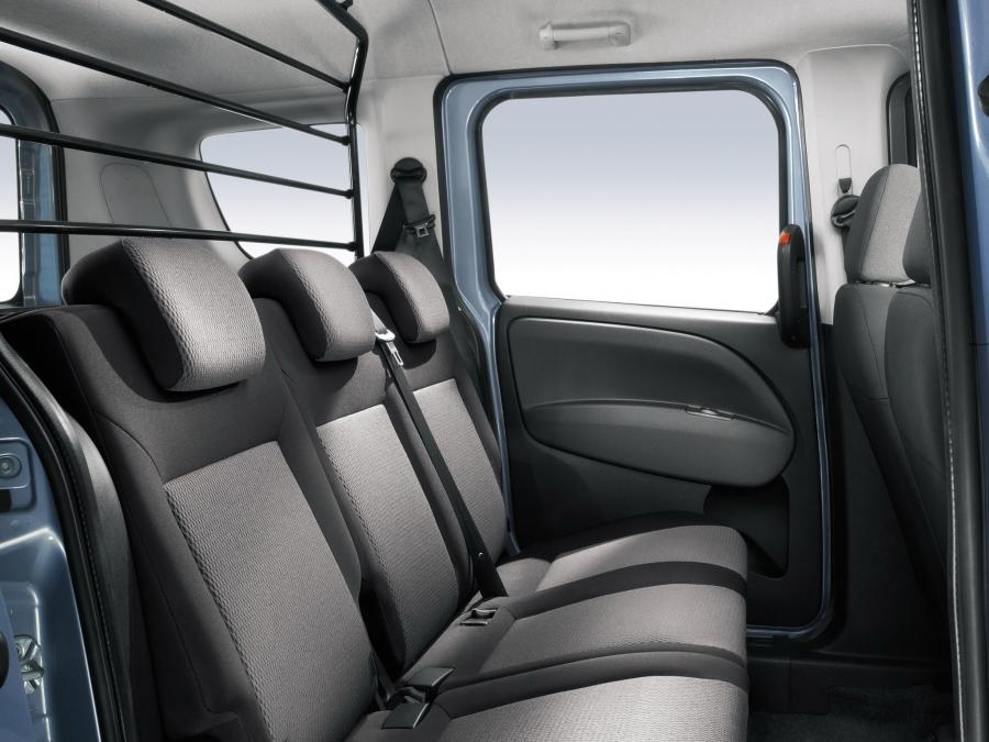  Fiat Doblo Combi 2010 года  (фото 3 из 4)